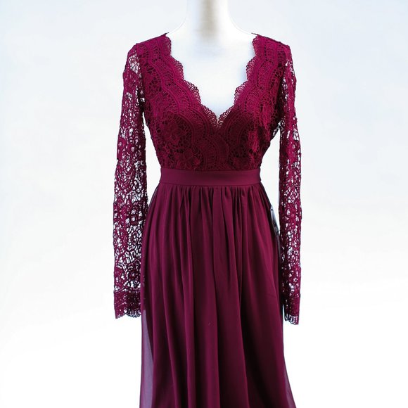 Lulus Dresses & Skirts - Lulus Lace Backless Dress